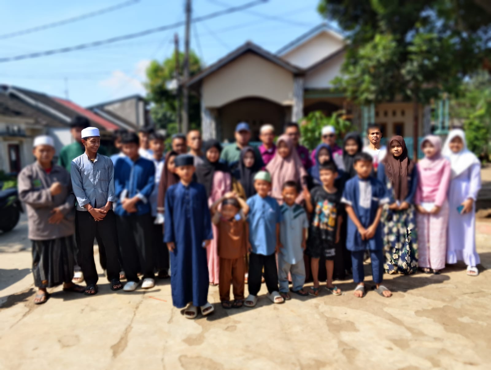 Bumdes CMMSC berbagi dengan Anak Yatim di Kp. Palahlar